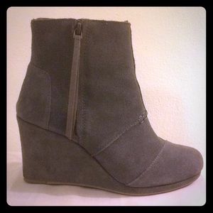 Tom's Desert Wedge Booties